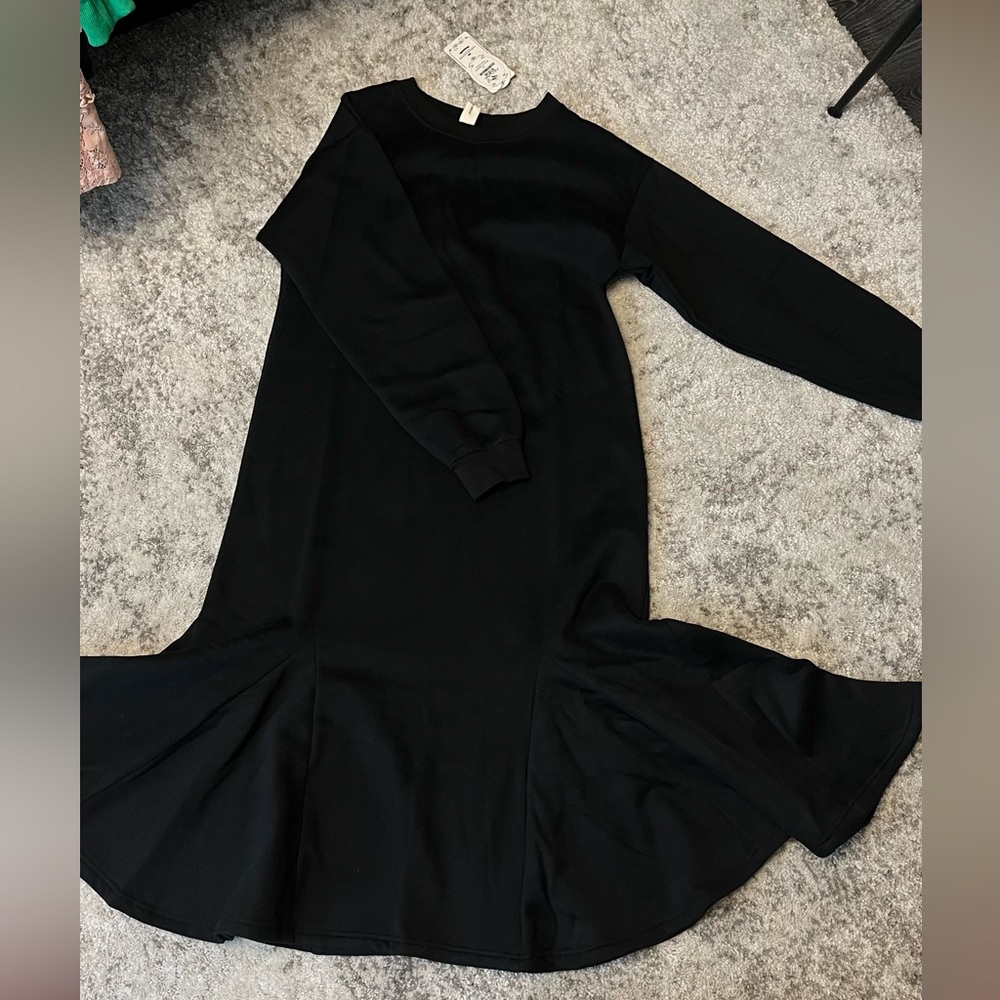 Buy 1 get 1 for free (2 black dresses)